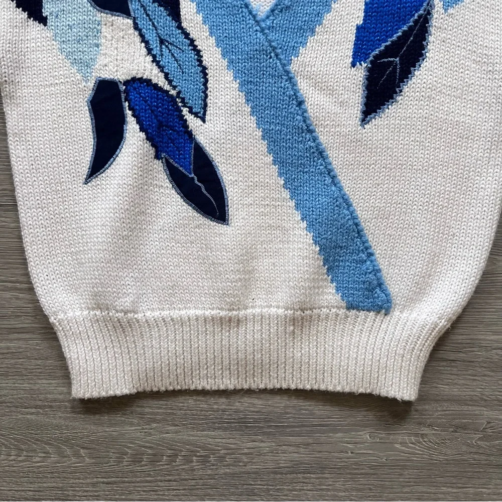 Vintage 80’s Floral Sweater White & Blue Appliqué - Picture 2 of 4